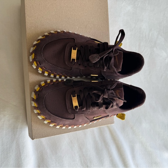 Jacquemus Brown Sneakers with Gold Accents - Picture 4 of 6